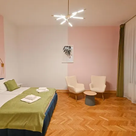 Althof Aparthotel *